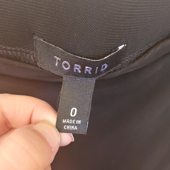 Torrid Black Mesh Insert Side Slit Ponte Maxi Skirt Women's Size 0X - Picture 3 of 7